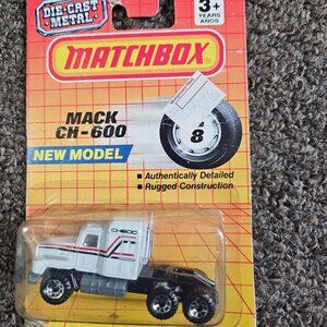 VINTAGE 1990 Matchbox Mack CH-600 Truck - NEW On Card